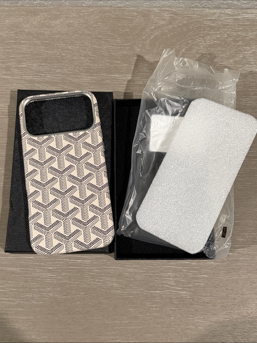 White Patterned iPhone 17 Pro Max Case - Picture 2 of 5